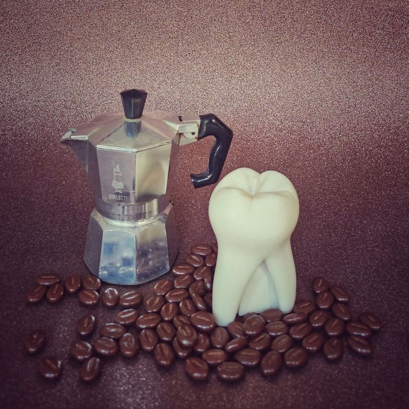 Koffie kaars in de vorm van een kies